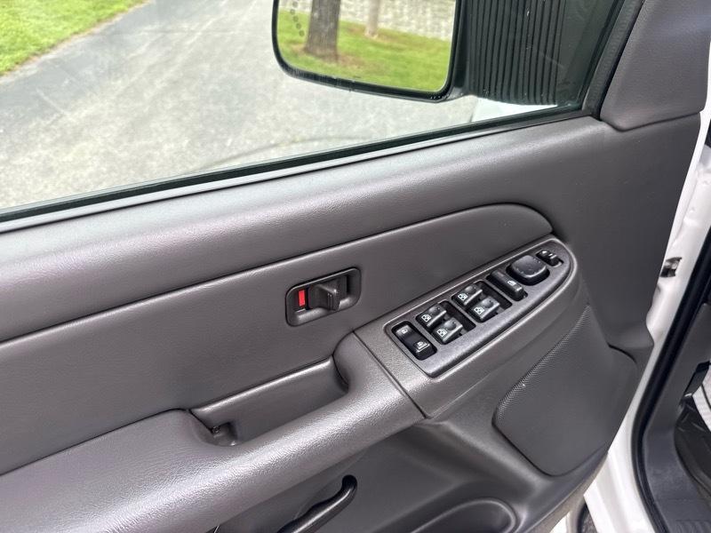 Chevrolet Silverado 2500HD LS Crew Cab Short Bed 4WD 2004