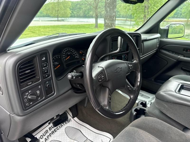 Chevrolet Silverado 2500HD LS Crew Cab Short Bed 4WD 2004