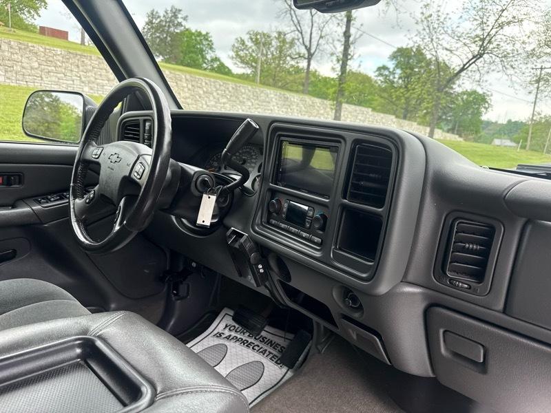 Chevrolet Silverado 2500HD LS Crew Cab Short Bed 4WD 2004
