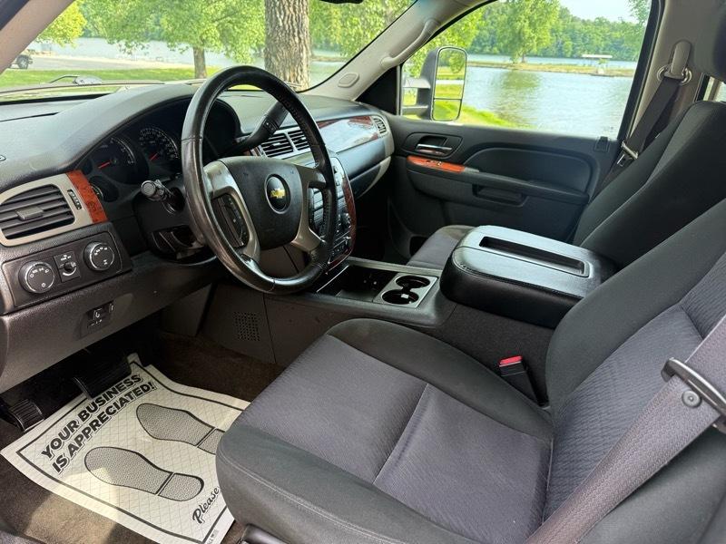 Chevrolet Suburban LS 2500 4WD 2012