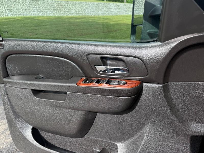 Chevrolet Suburban LS 2500 4WD 2012