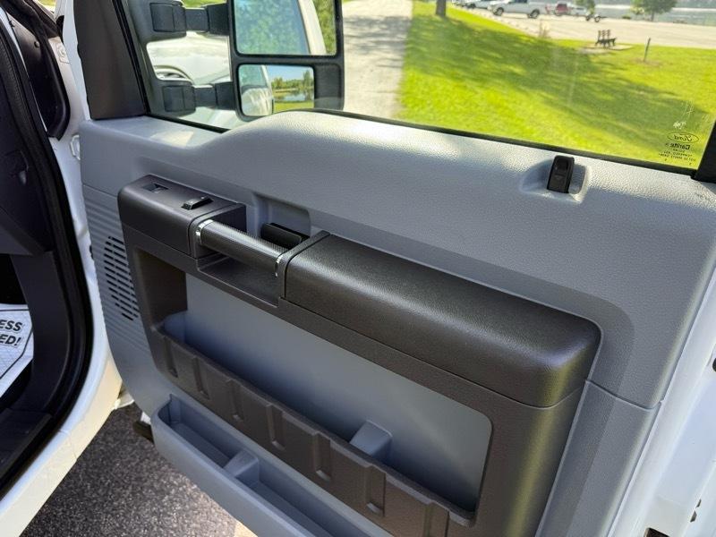 Ford F-250 SD XL SuperCab Long Bed 4WD 2013