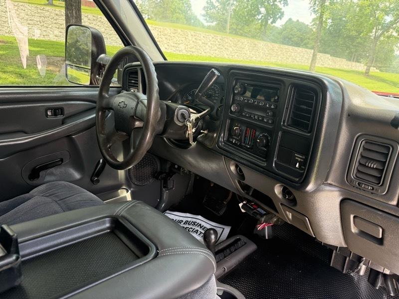 Chevrolet Silverado 2500HD Work Truck Long Bed 4WD 2004
