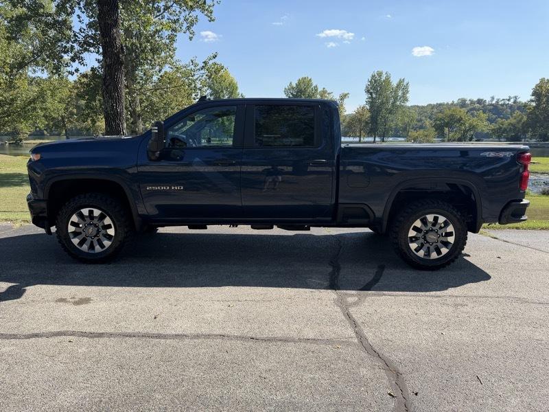 Chevrolet Silverado 2500HD Custom Crew Cab Short Box 4WD 2023