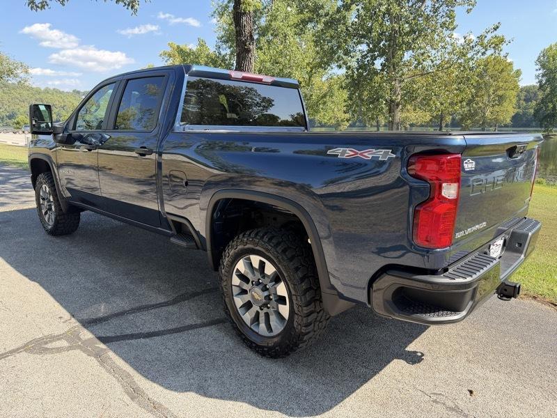 Chevrolet Silverado 2500HD Custom Crew Cab Short Box 4WD 2023