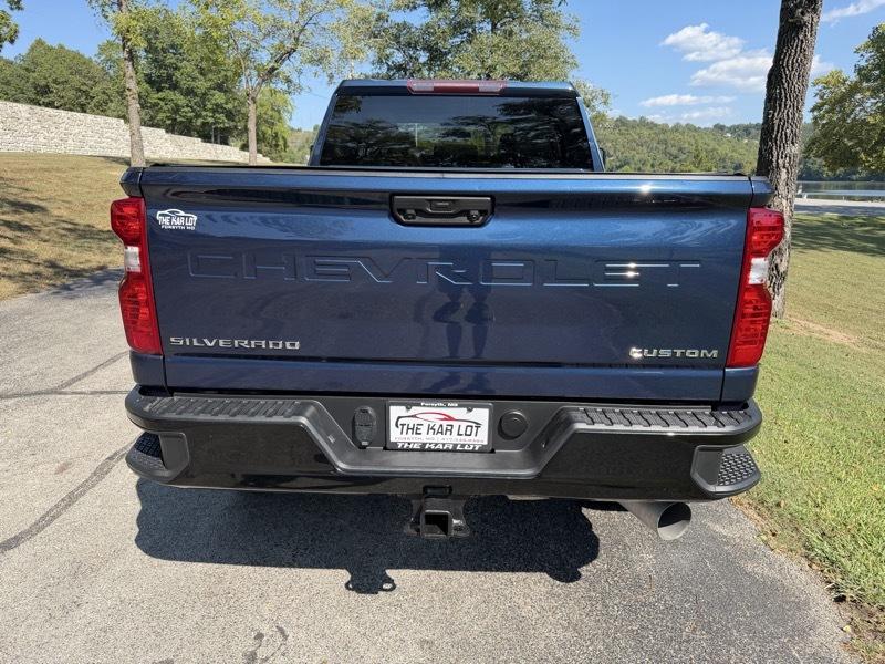 Chevrolet Silverado 2500HD Custom Crew Cab Short Box 4WD 2023