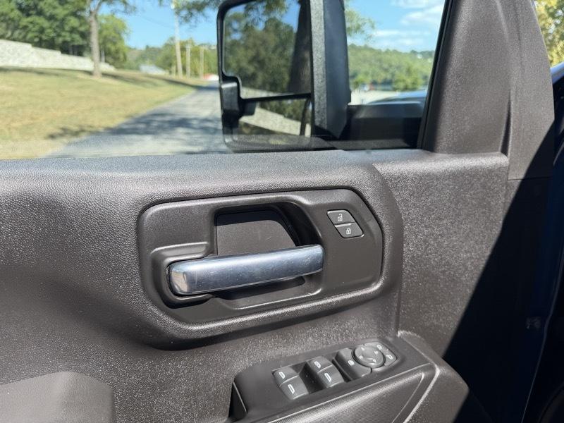 Chevrolet Silverado 2500HD Custom Crew Cab Short Box 4WD 2023