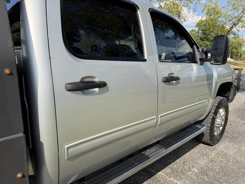 Chevrolet Silverado 2500HD LT Crew Cab 4WD 2011