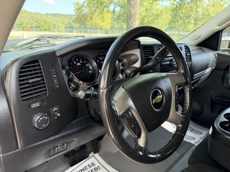 Chevrolet Silverado 2500HD LT Crew Cab 4WD 2011