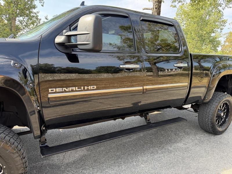 GMC Sierra 2500HD Denali Crew Cab 4WD 2014