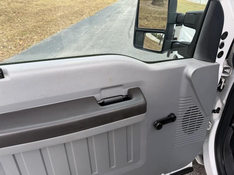 Ford F-350 SD XL SuperCab Long Bed DRW 4WD 2012