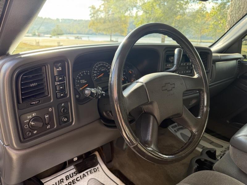 Chevrolet Silverado 2500HD LS Crew Cab Short Bed 4WD 2004
