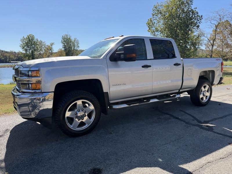 Chevrolet Silverado 2500HD Work Truck Crew Cab Short Box 4WD 2019