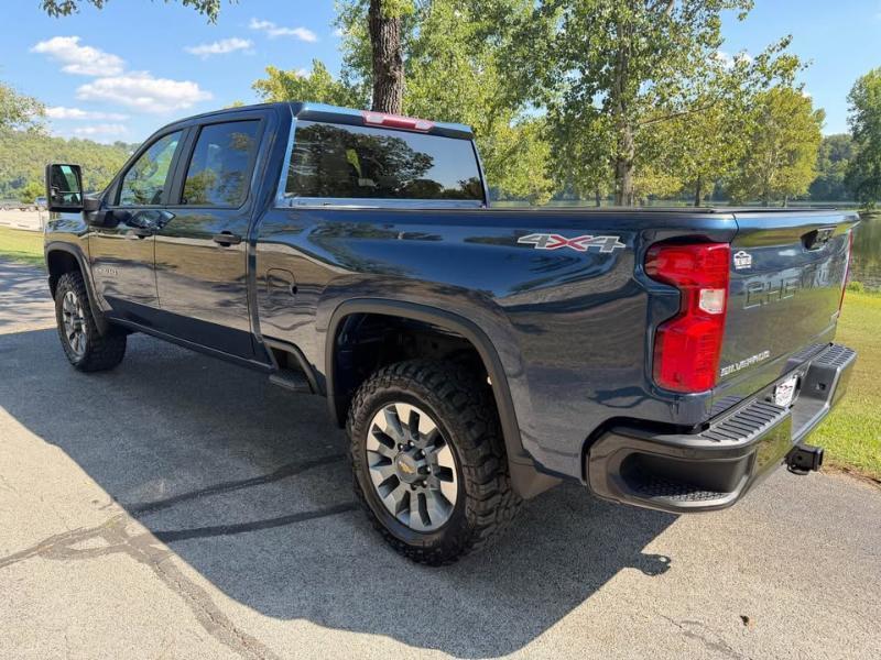 Chevrolet Silverado 2500HD Custom Crew Cab Short Box 4WD 2023