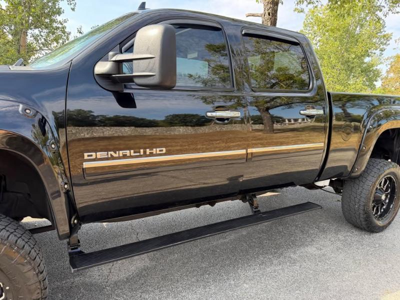 GMC Sierra 2500HD Denali Crew Cab 4WD 2014
