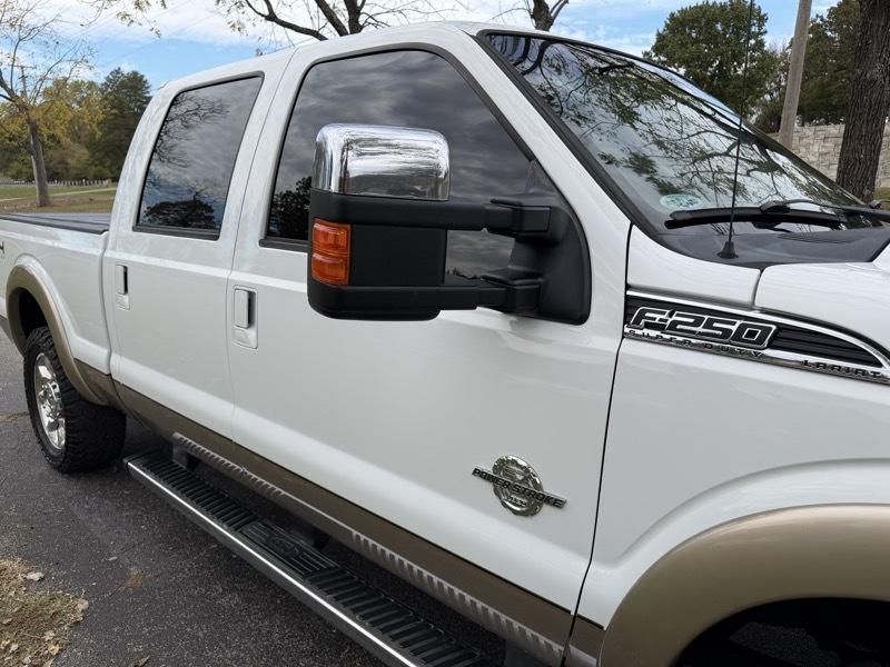 Ford F-250 SD Lariat Crew Cab 4WD 2011