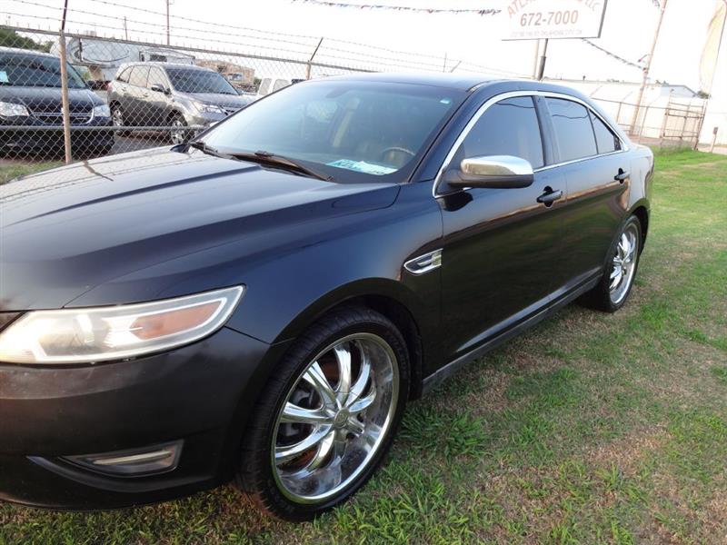 Ford Taurus Limited FWD 2010