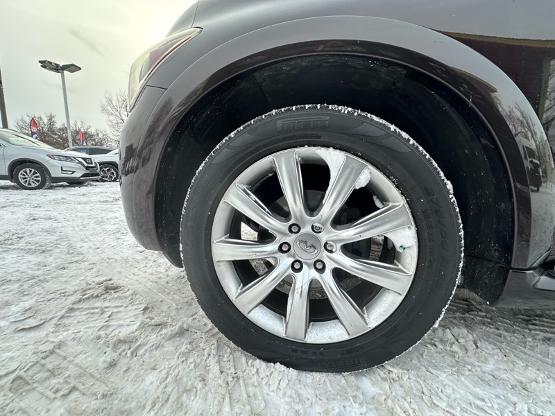 Infiniti QX56 4WD 4dr 7-passenger 2012