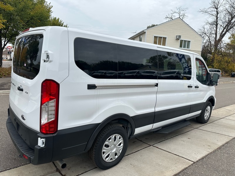 Ford Transit Passenger Wagon T-350 148" Low Roof XLT RWD 2025 Ford Transit Passenger Wagon T-350 148" Low Roof XLT RWD 2025