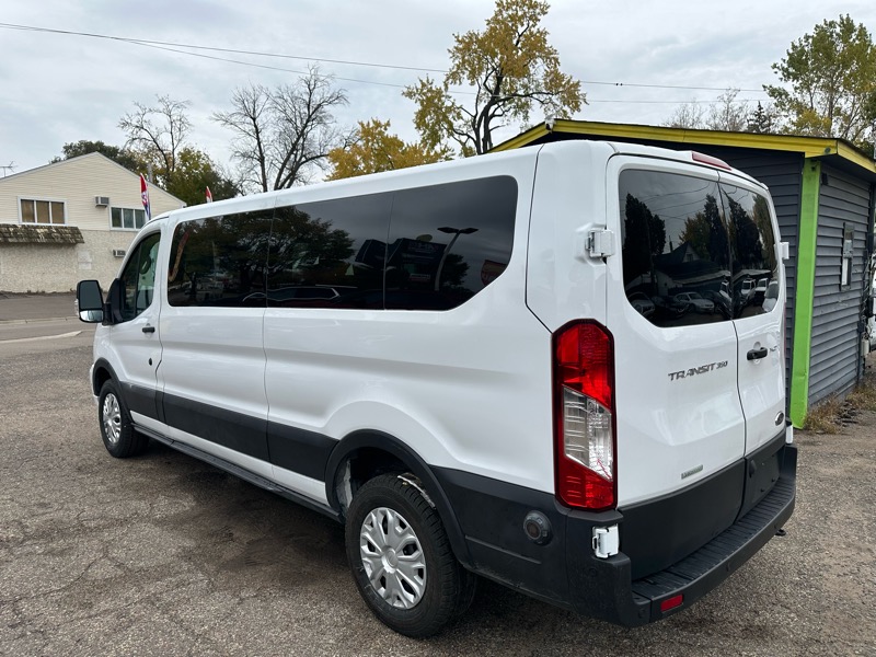 Ford Transit Passenger Wagon T-350 148" Low Roof XLT RWD 2025 Ford Transit Passenger Wagon T-350 148" Low Roof XLT RWD 2025