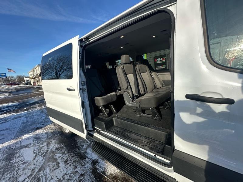Ford Transit Passenger Wagon T-350 148" Low Roof XLT RWD 2025
