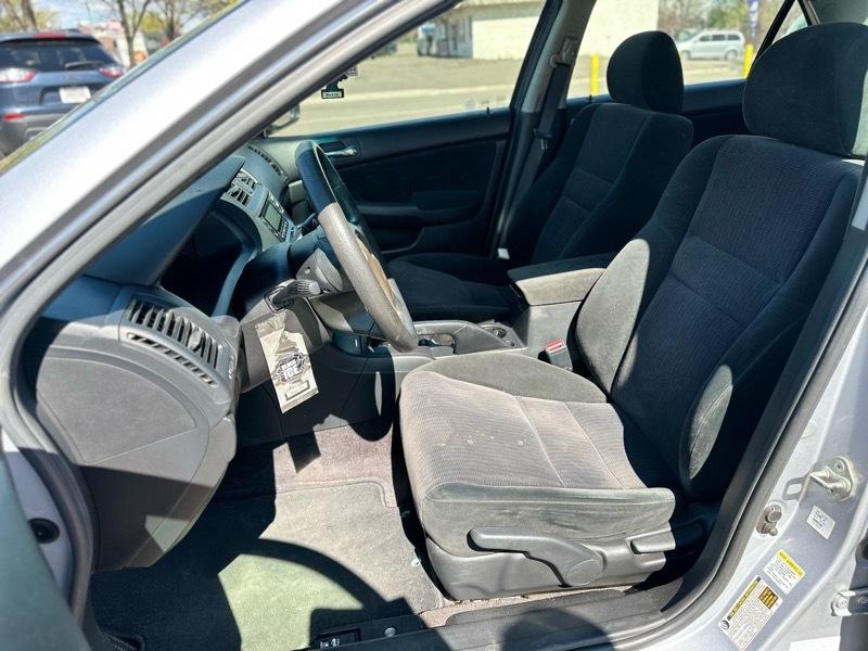 Honda Accord Sdn LX AT 2005