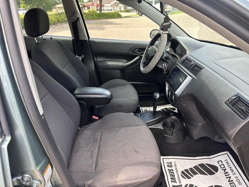 Ford Focus 5dr HB ZX5 SES 2005
