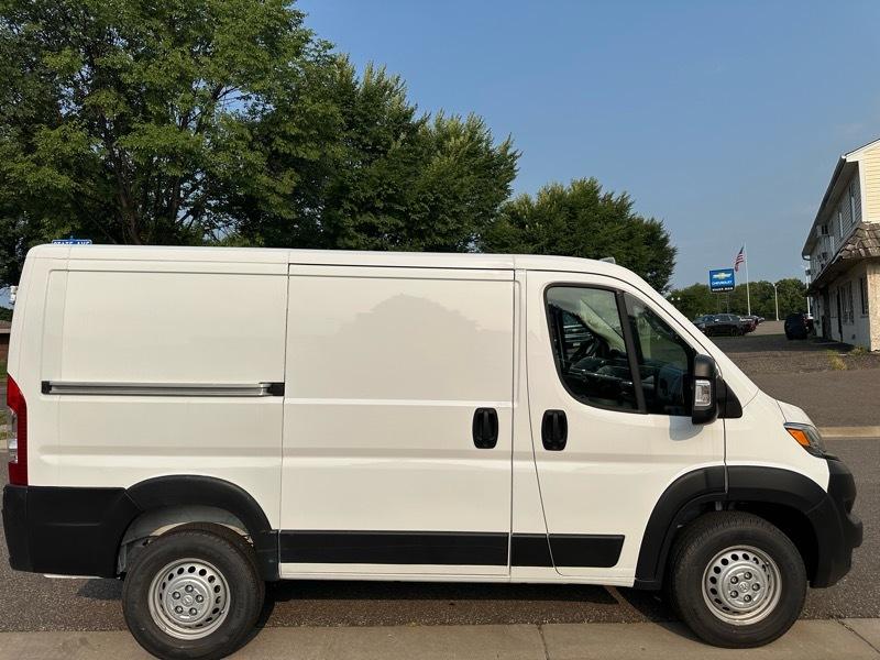 RAM ProMaster Cargo Van Tradesman 1500 Low Roof 118" WB w/Pass Seat 2025
