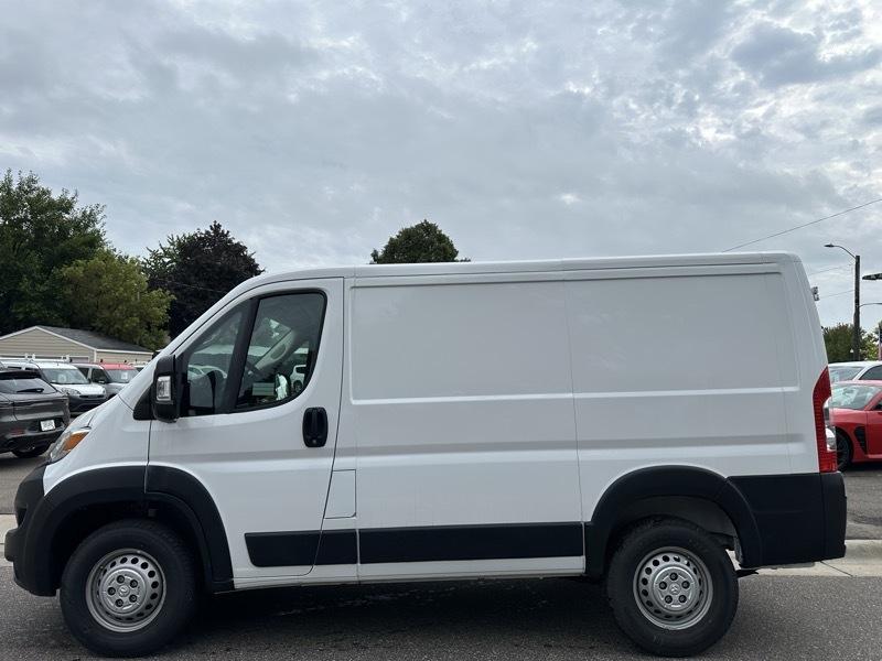 RAM ProMaster Cargo Van Tradesman 1500 Low Roof 118" WB w/Pass Seat 2025
