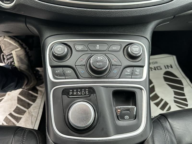 Chrysler 200 4dr Sdn C FWD 2015