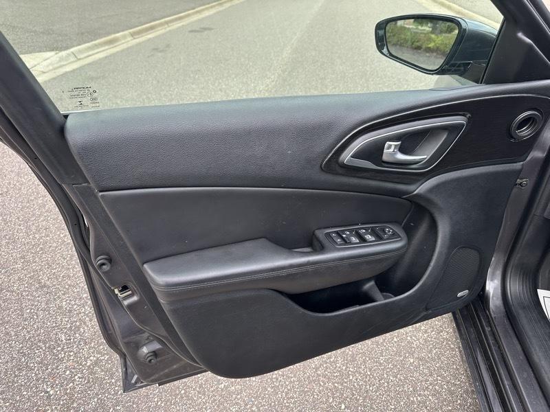 Chrysler 200 4dr Sdn C FWD 2015