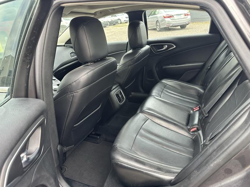 Chrysler 200 4dr Sdn C FWD 2015