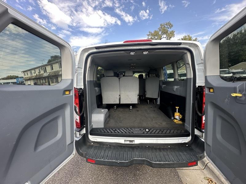 Ford Transit Passenger Wagon T-350 148" Low Roof XLT RWD 2015