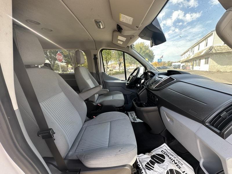 Ford Transit Passenger Wagon T-350 148" Low Roof XLT RWD 2015