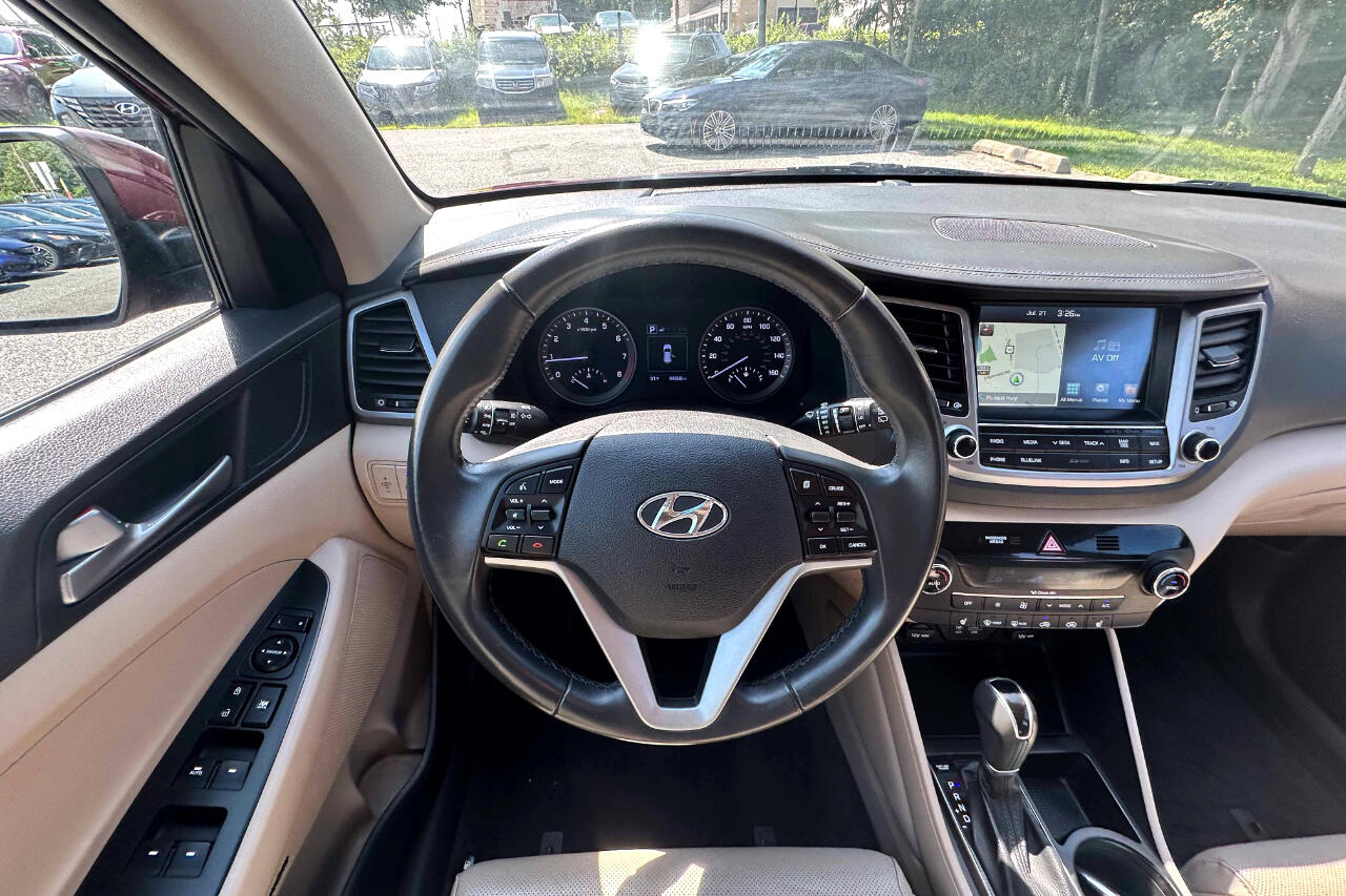 2017 Hyundai Tucson SE Plus photo 12