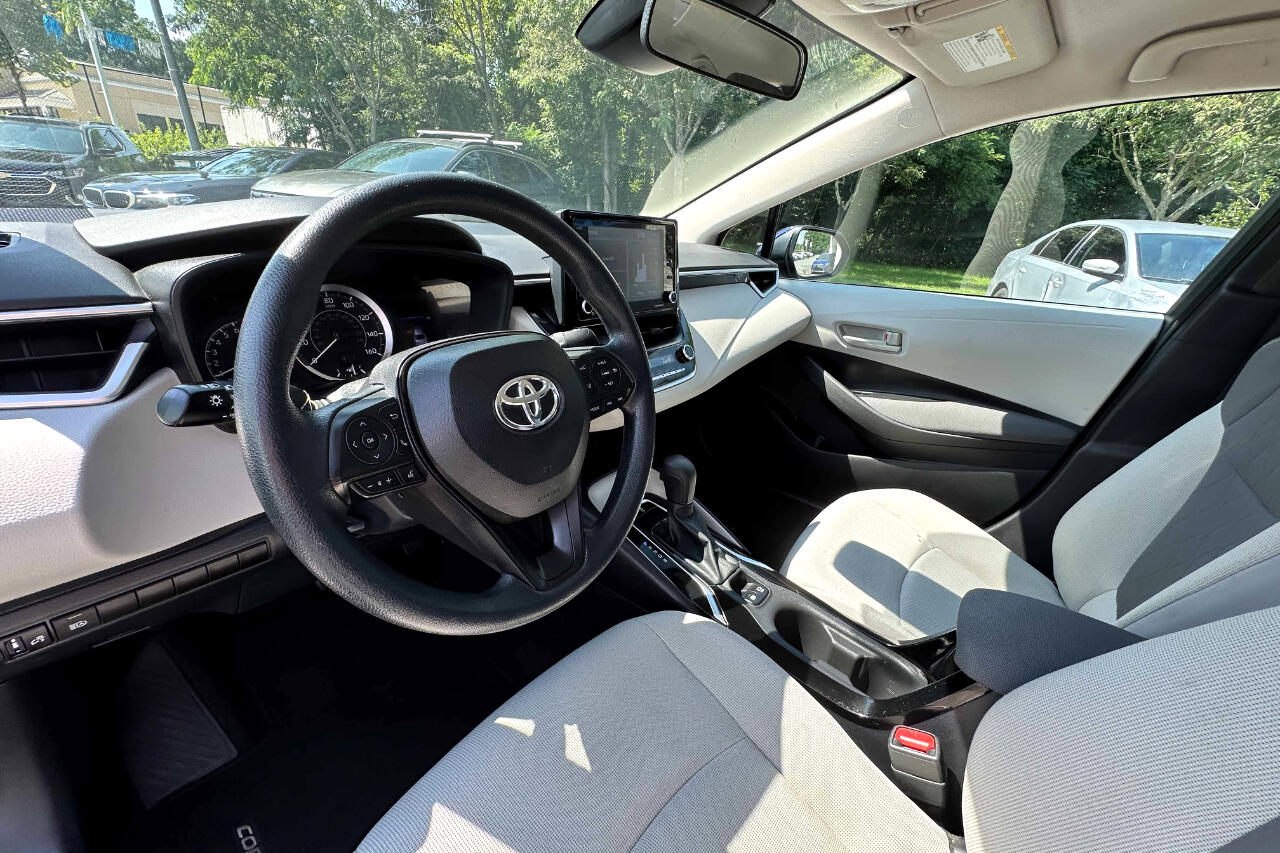 2022 Toyota Corolla LE photo 16