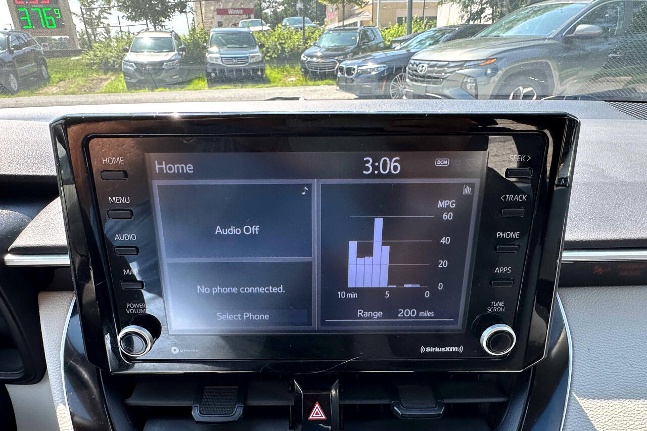 2022 Toyota Corolla LE photo 17