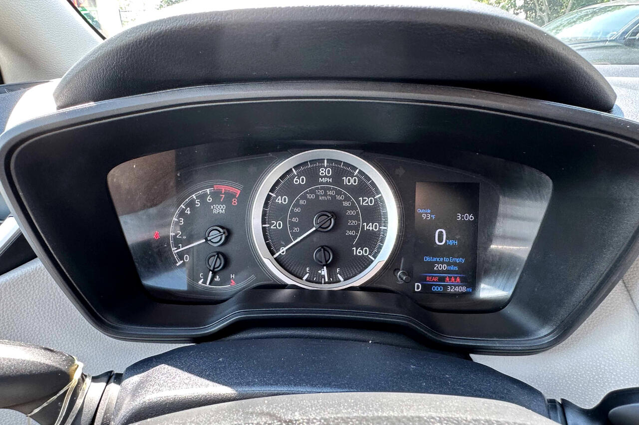 2022 Toyota Corolla LE photo 19