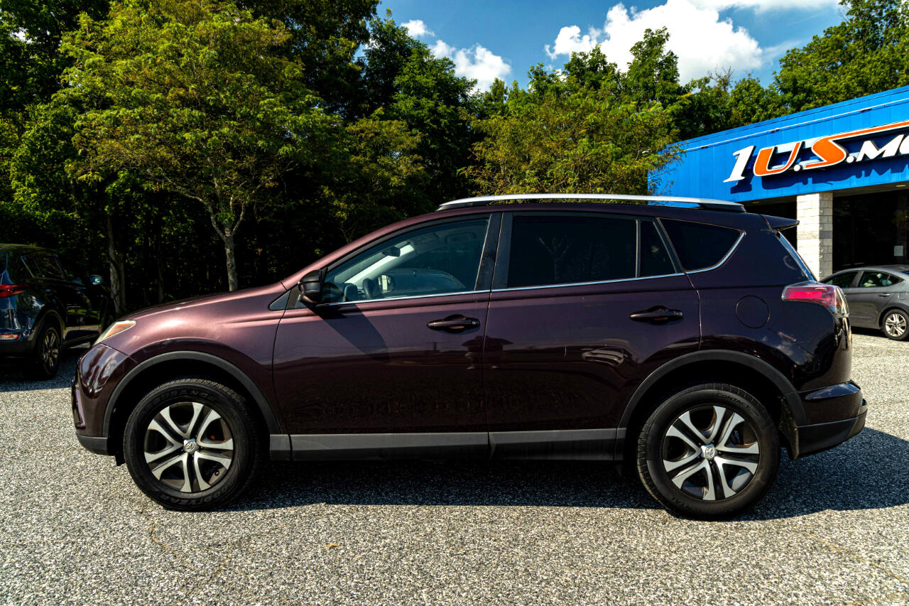 2016 Toyota RAV4 LE photo 3