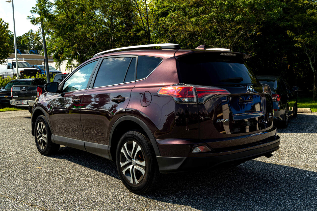 2016 Toyota RAV4 LE photo 4