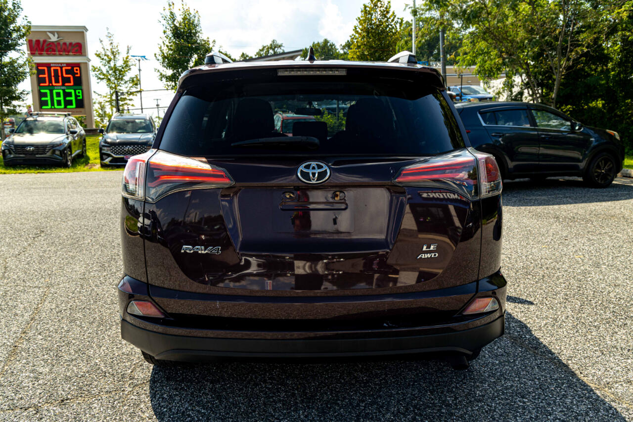 2016 Toyota RAV4 LE photo 5
