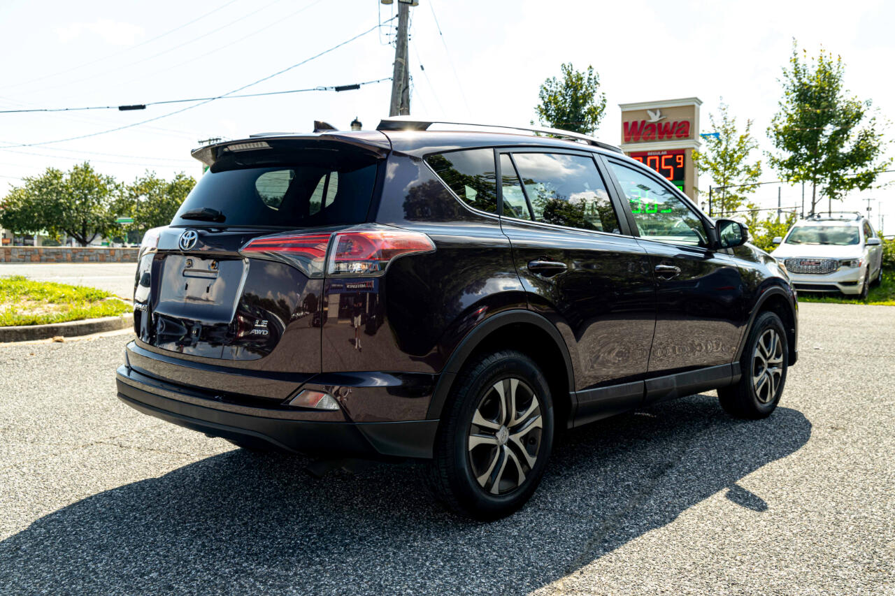 2016 Toyota RAV4 LE photo 6
