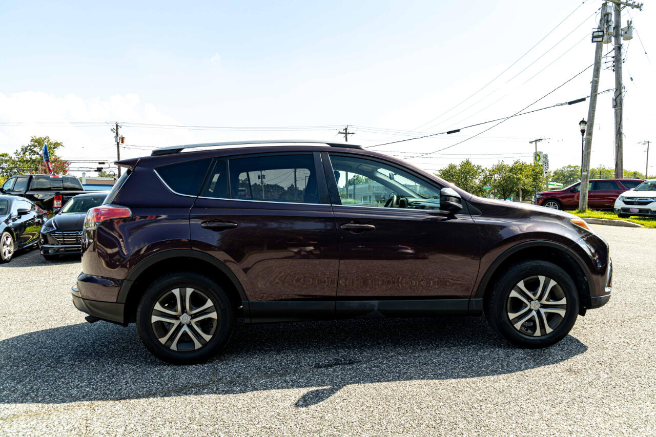 2016 Toyota RAV4 LE photo 7