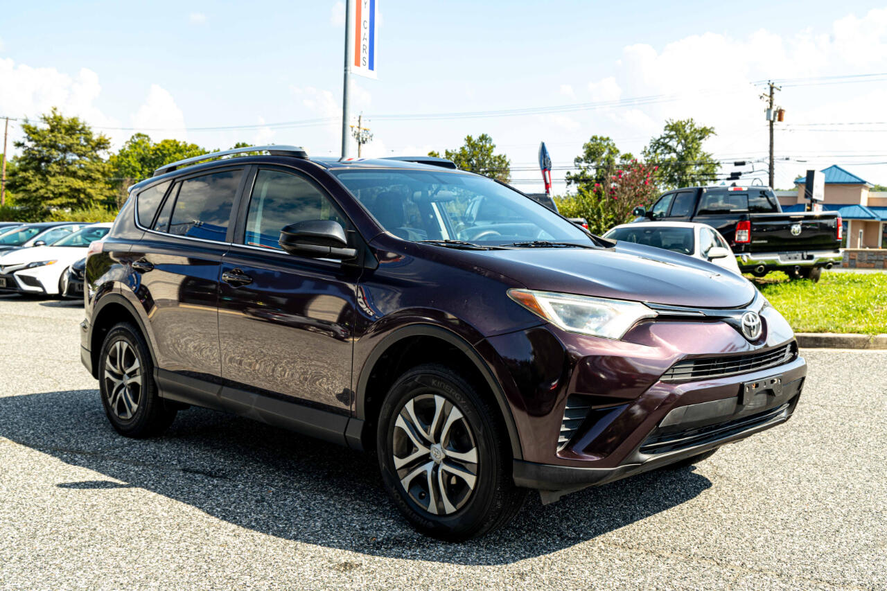 2016 Toyota RAV4 LE photo 8