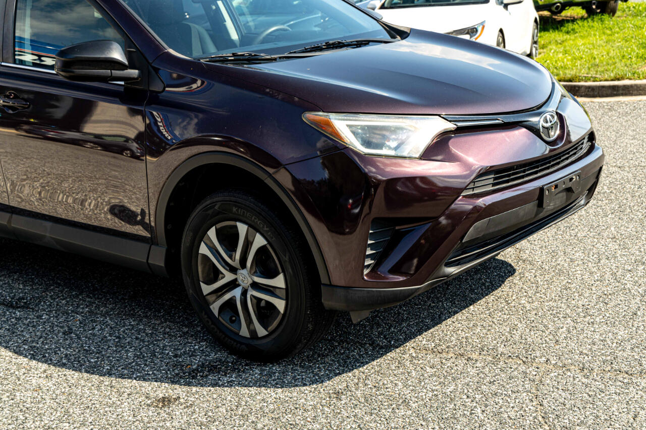 2016 Toyota RAV4 LE photo 9