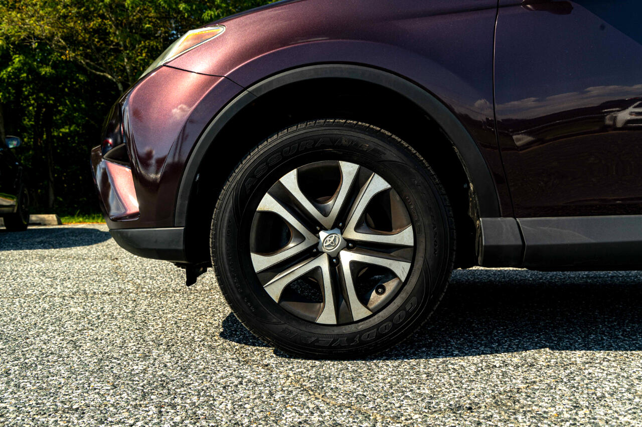 2016 Toyota RAV4 LE photo 10