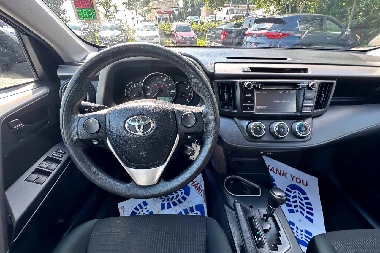 2016 Toyota RAV4 LE photo 13