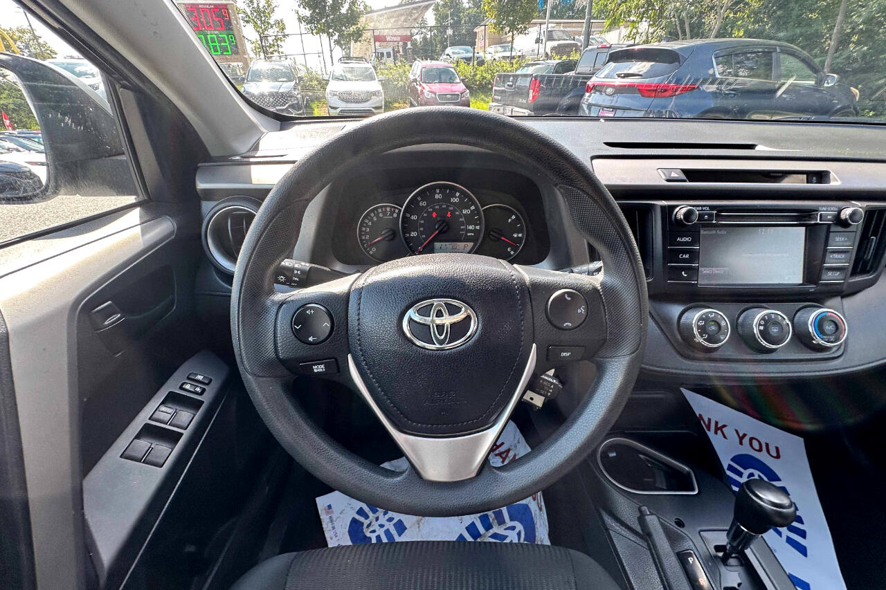 2016 Toyota RAV4 LE photo 14