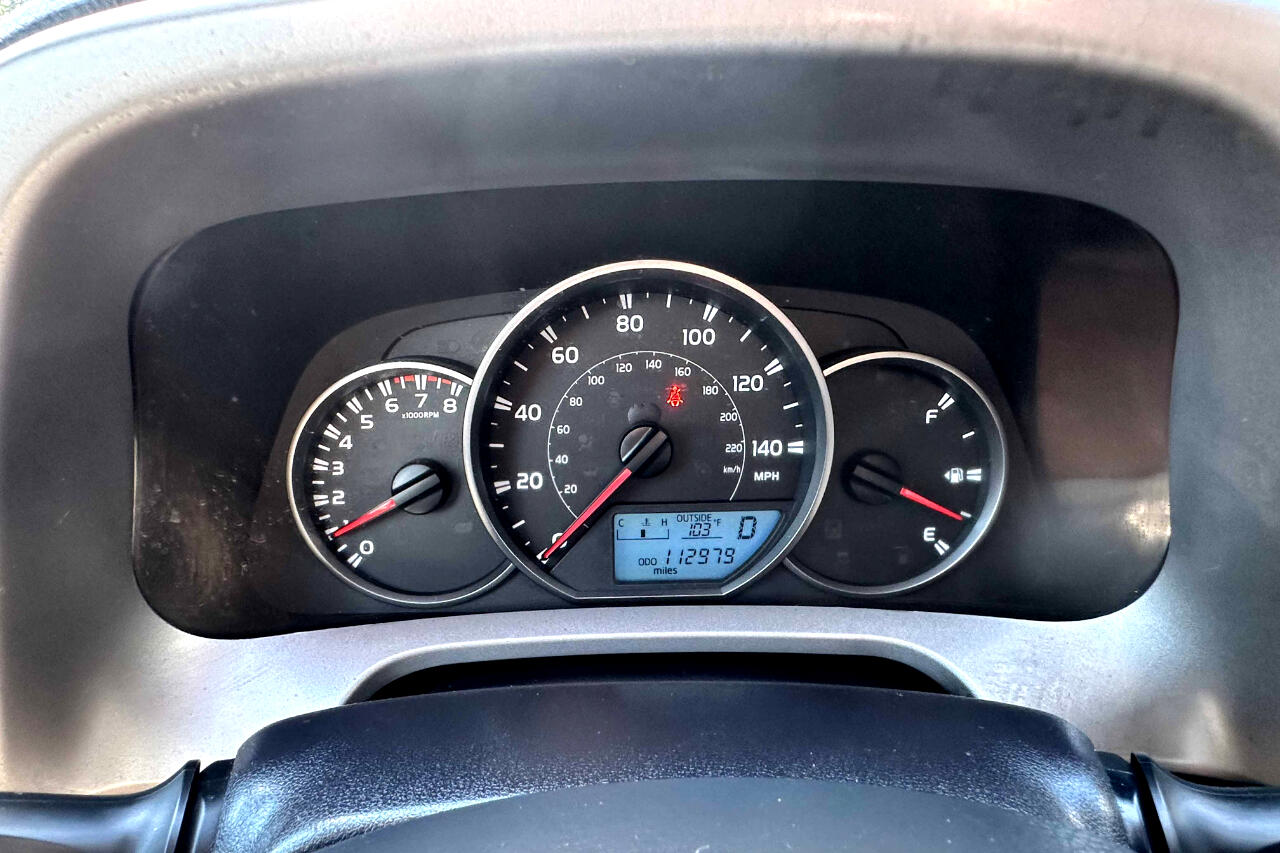 2016 Toyota RAV4 LE photo 18