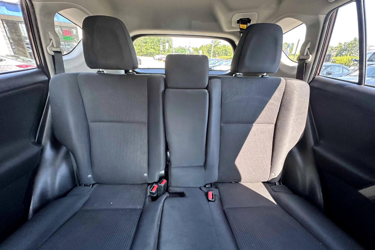 2016 Toyota RAV4 LE photo 21
